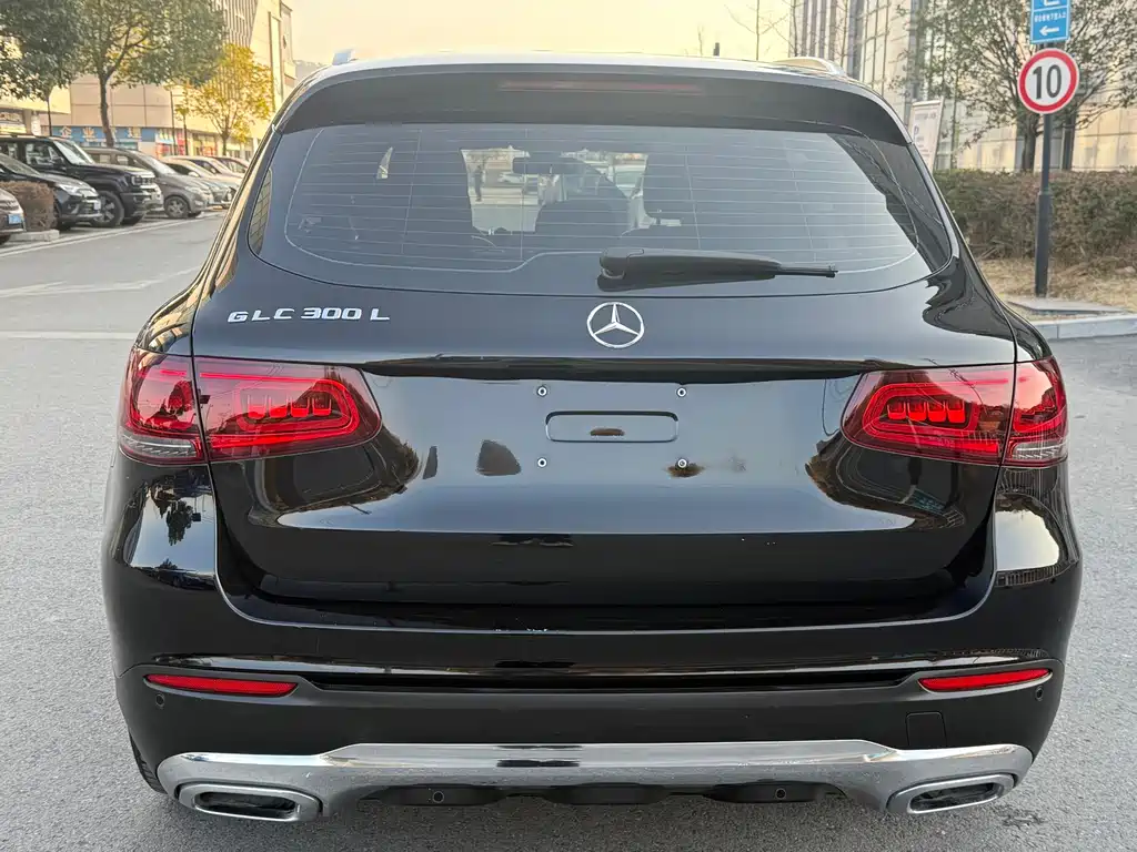 MERCEDES-BENZ GLC