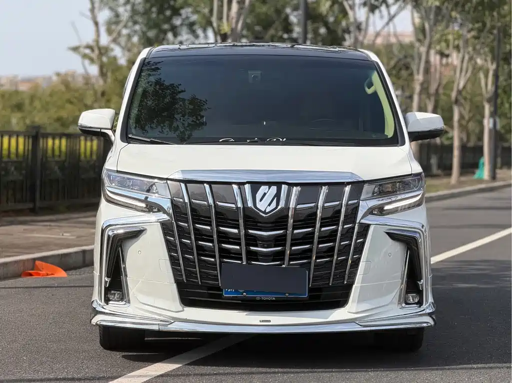 Toyota Alphard — миниатюра 2