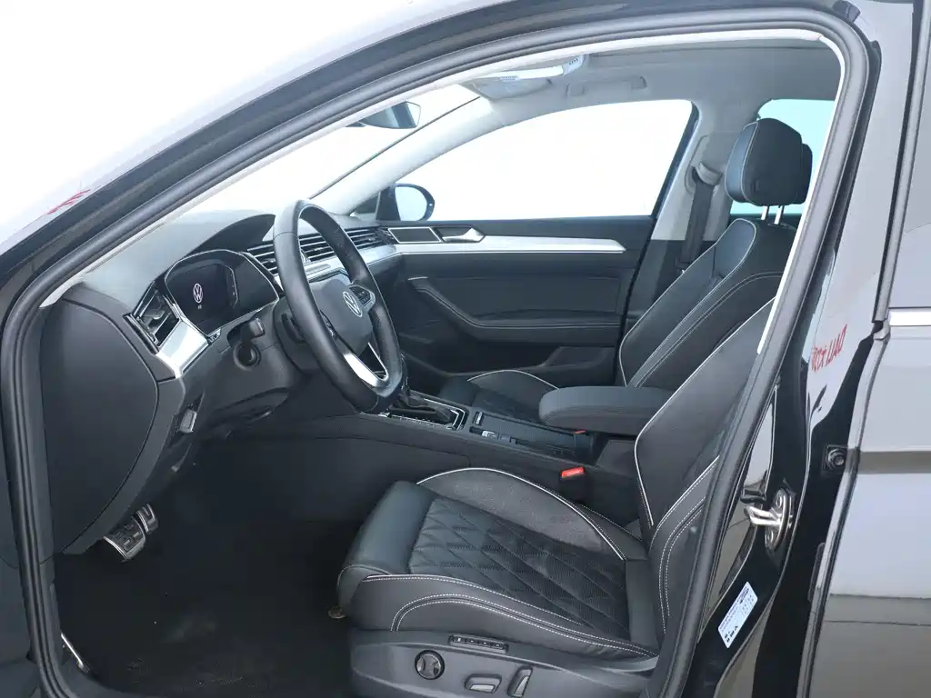 VOLKSWAGEN MAGOTAN GTE PLUG IN HYBRID