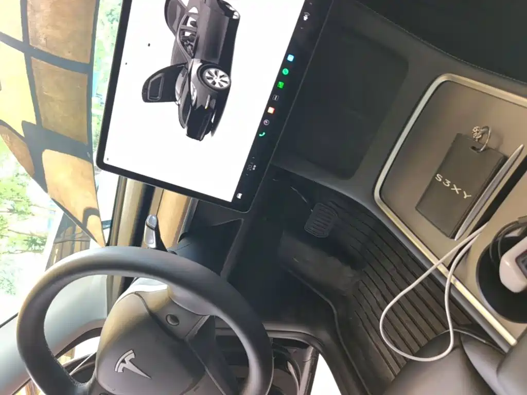 Tesla Model Y — миниатюра 14