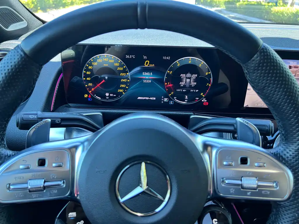 MERCEDES-BENZ GLB AMG