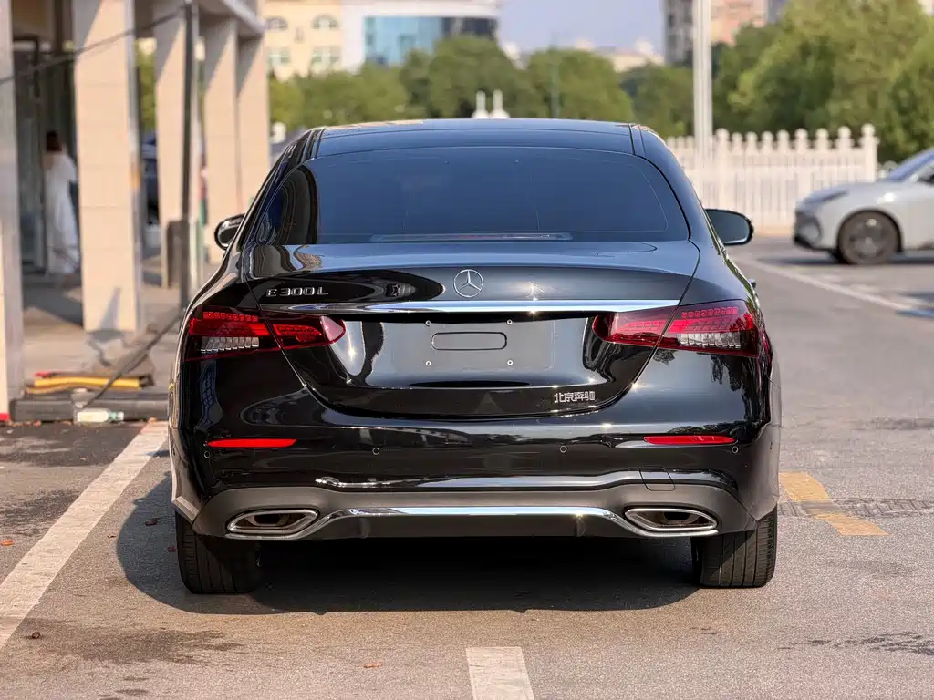 Mercedes-Benz E-Class — миниатюра 16