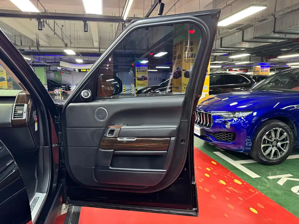 Land Rover Range Rover — миниатюра 17