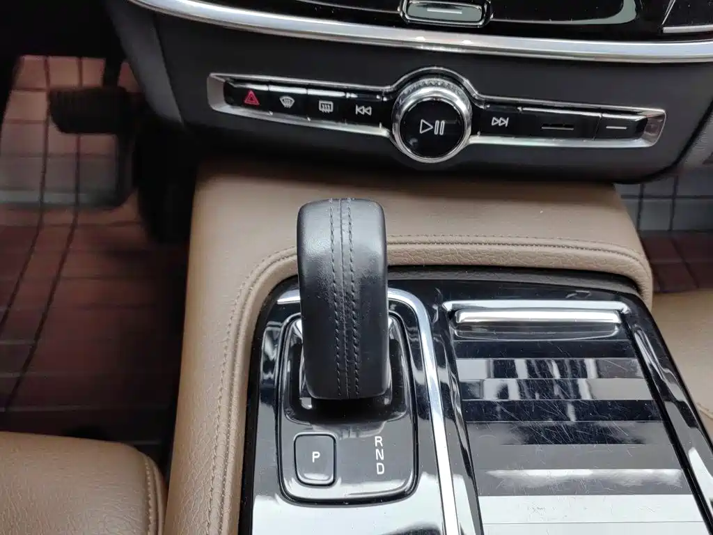 Volvo S90 PHEV — миниатюра 13