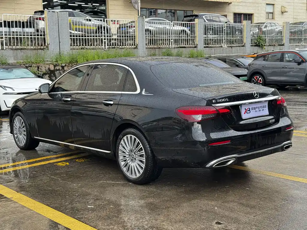 Mercedes-Benz E-Class — миниатюра 5
