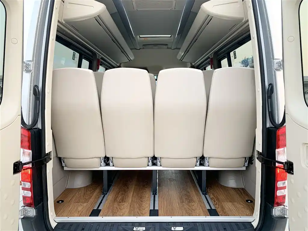 Mercedes-Benz Sprinter - фото 20