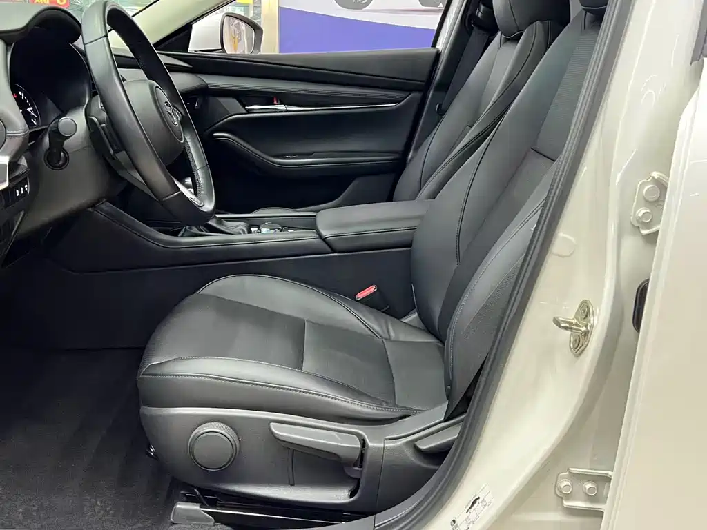 Mazda 3 Axela — миниатюра 13