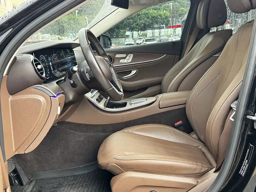 Mercedes-Benz E-Class — миниатюра 8