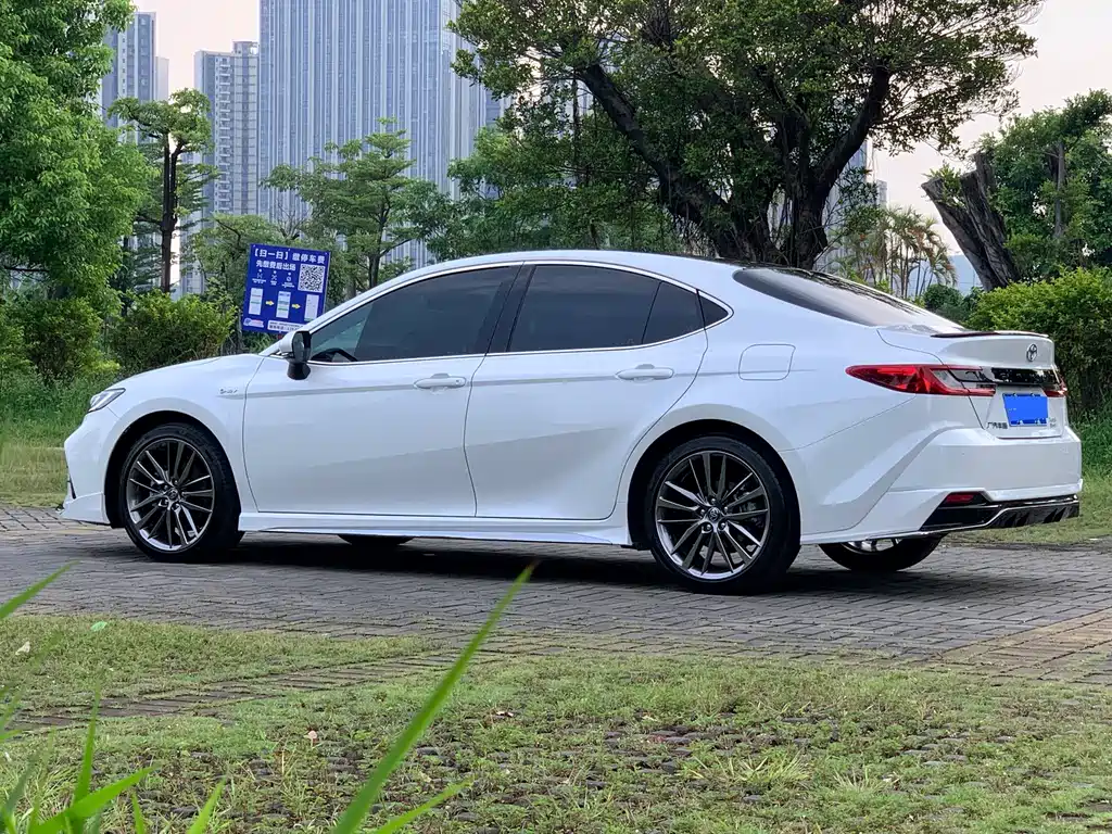 Toyota Camry — миниатюра 4