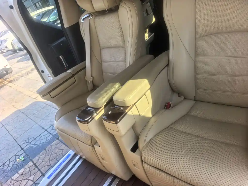 Toyota Alphard — миниатюра 6