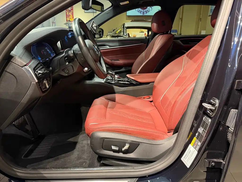 BMW 5 Series New Energy Facelift 2 535Le M Sport Package, фото 12