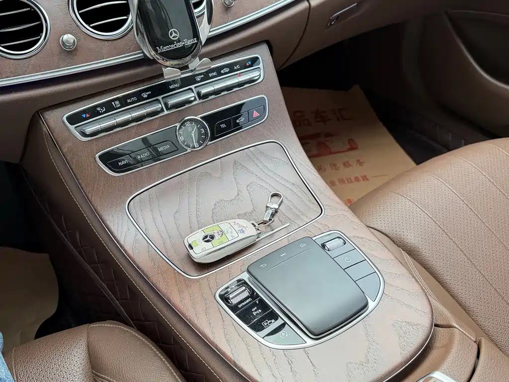 Mercedes-Benz E-Class — миниатюра 12