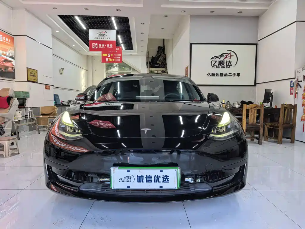 Tesla Model 3 — миниатюра 2