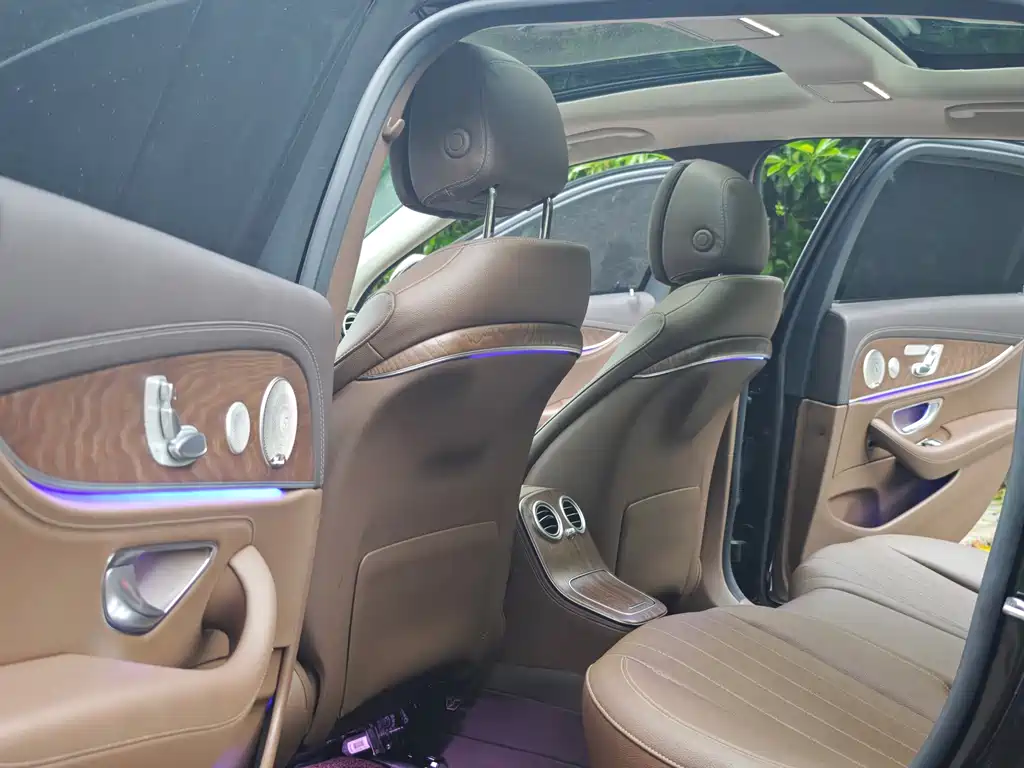 Mercedes-Benz E-Class — миниатюра 6