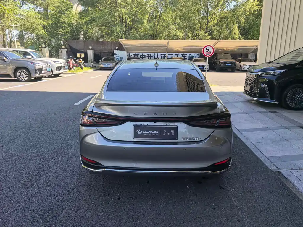 Lexus ES — миниатюра 8