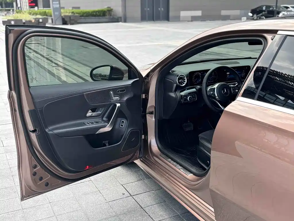 Mercedes-Benz A-Class — миниатюра 11