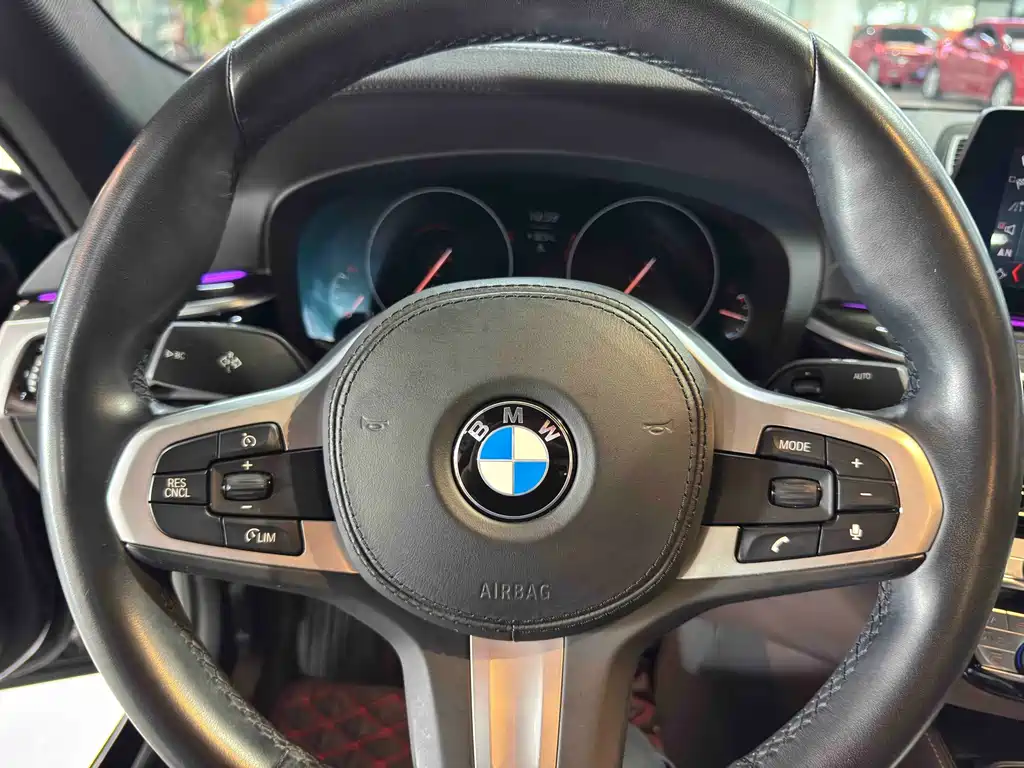 BMW 5 Series — миниатюра 13