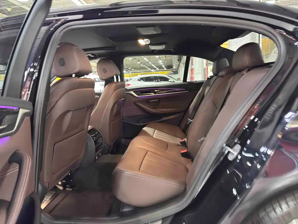BMW 5 Series — миниатюра 8