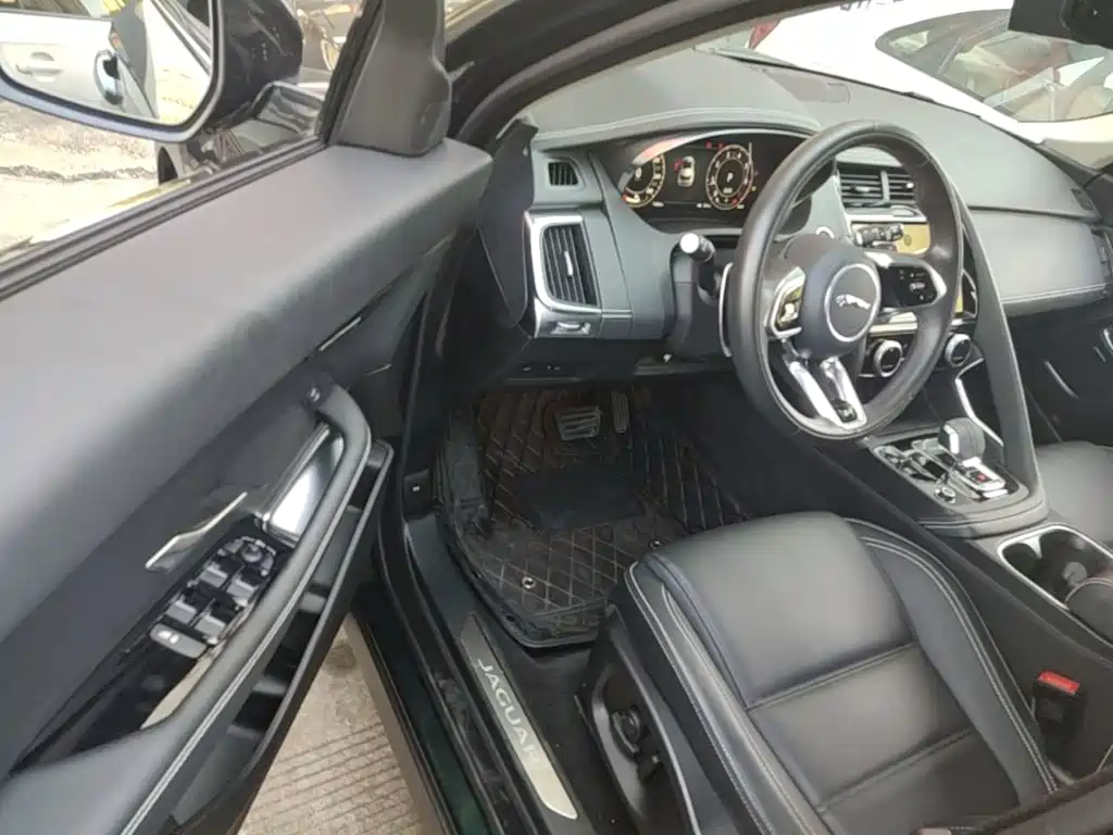 Jaguar E-PACE — миниатюра 16