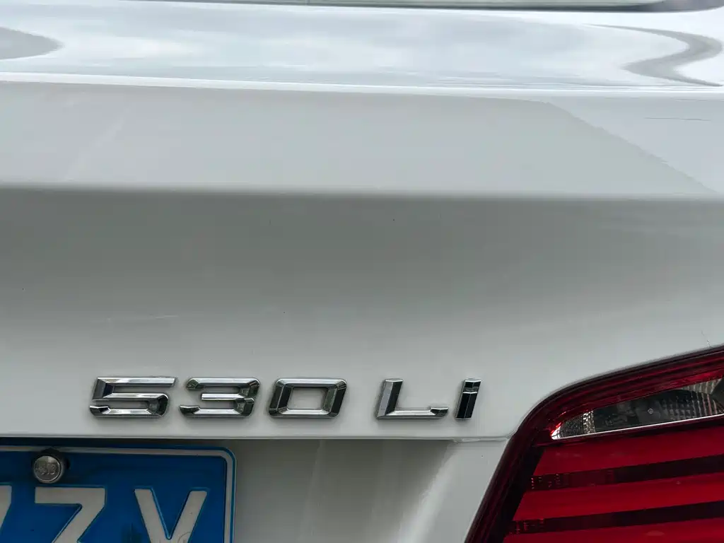 BMW 5 Series — миниатюра 19