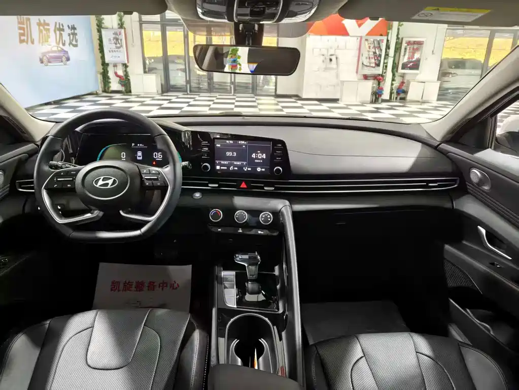Hyundai Elantra — миниатюра 10