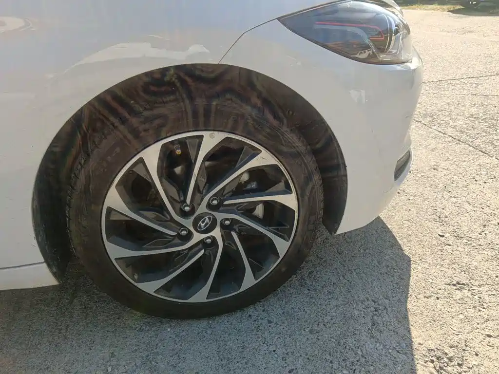 Hyundai Elantra — миниатюра 8