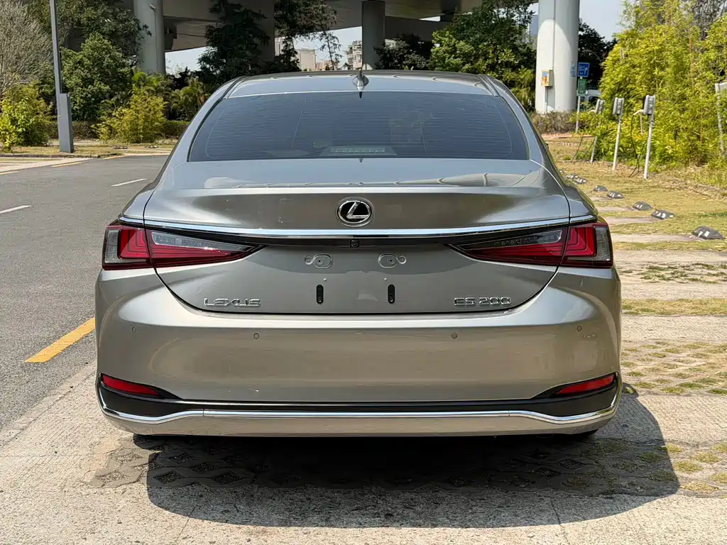 Lexus ES 2022 200