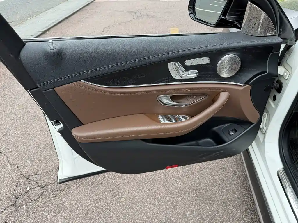 Mercedes-Benz E-Class — миниатюра 6