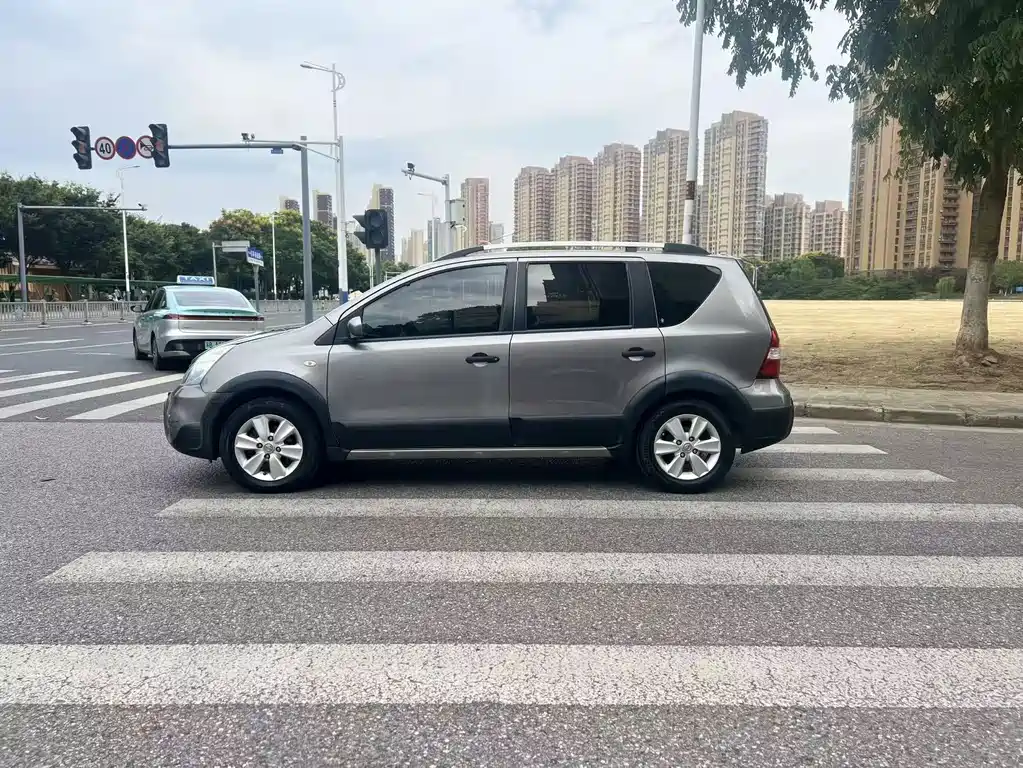 Nissan Livina — миниатюра 3