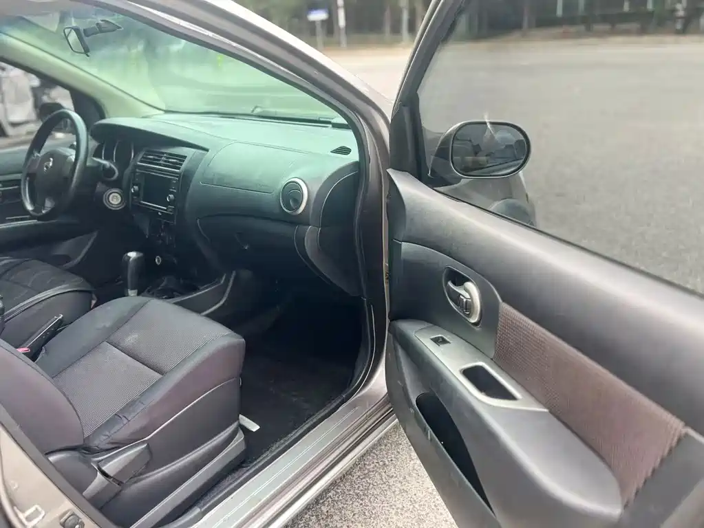 Nissan Livina — миниатюра 10