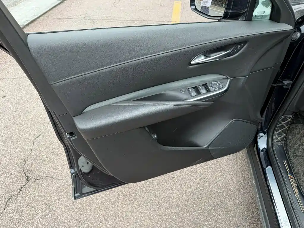Cadillac XT4 — миниатюра 6