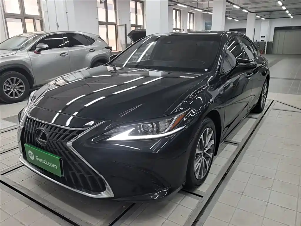 Lexus ES 2022