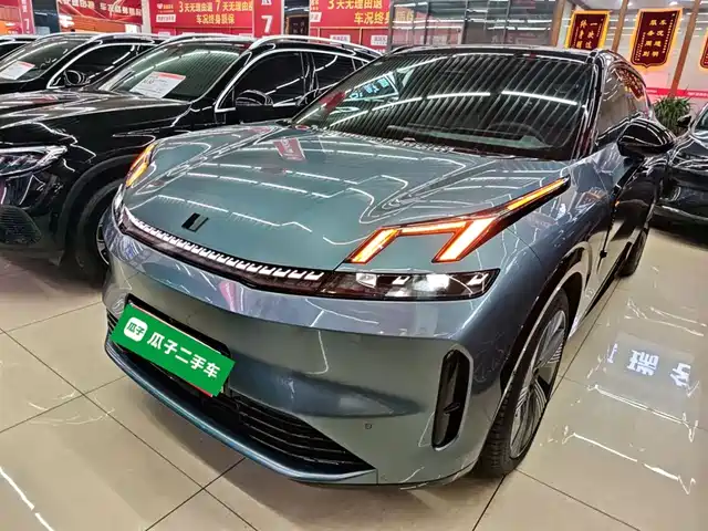 LYNK  & CO. 08 EM P 2025