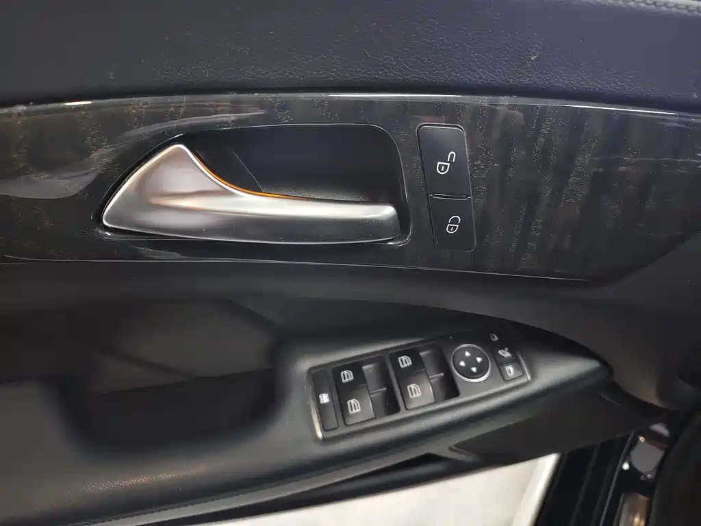 Mercedes-Benz CLS — миниатюра 7