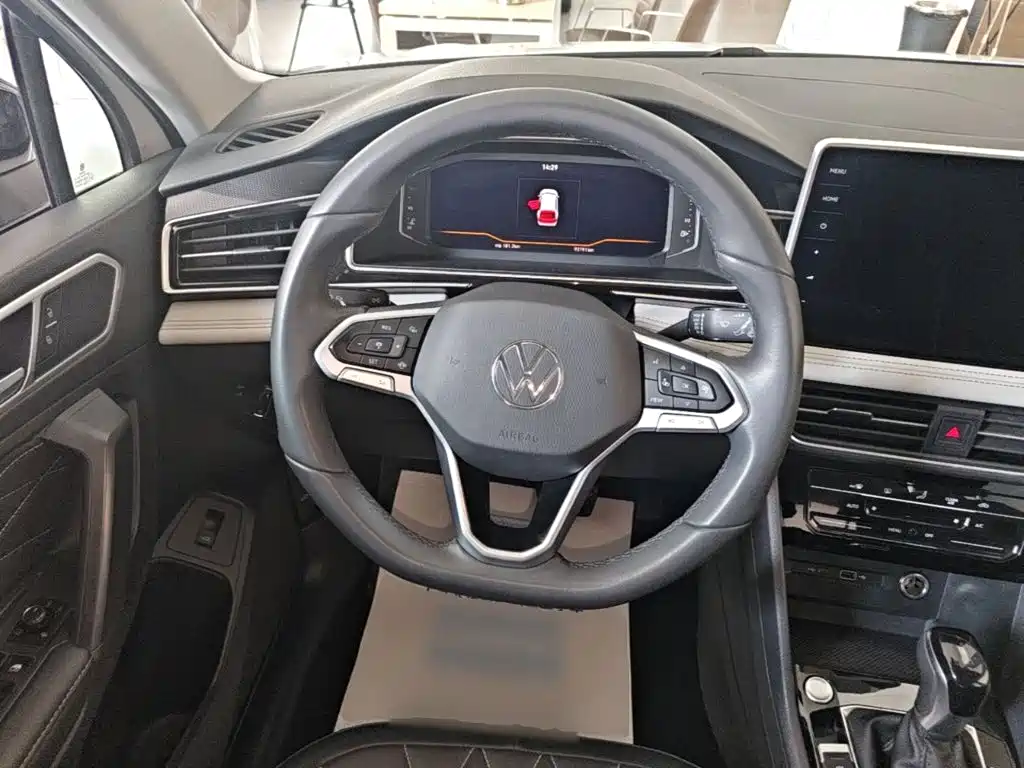 Volkswagen Tiguan L — миниатюра 11