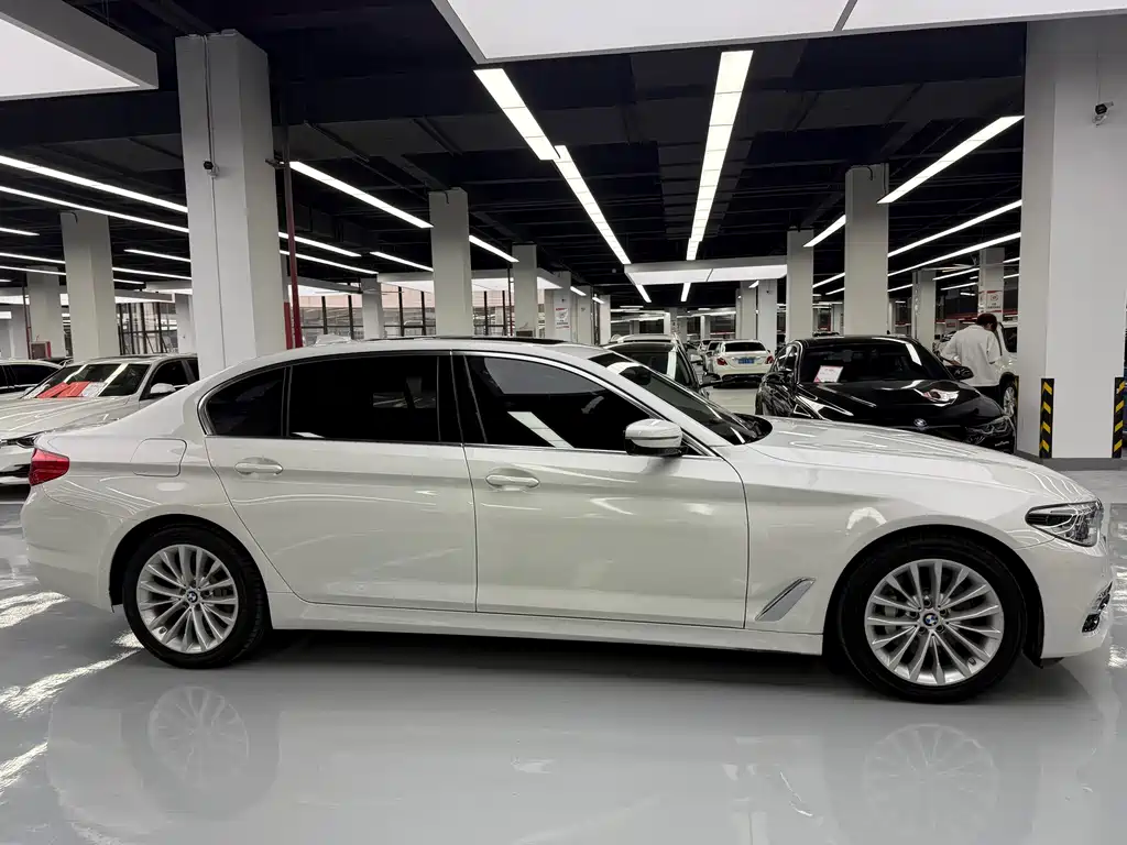 BMW 5 Series New Energy — миниатюра 4