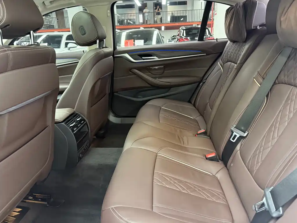BMW 5 Series New Energy — миниатюра 16