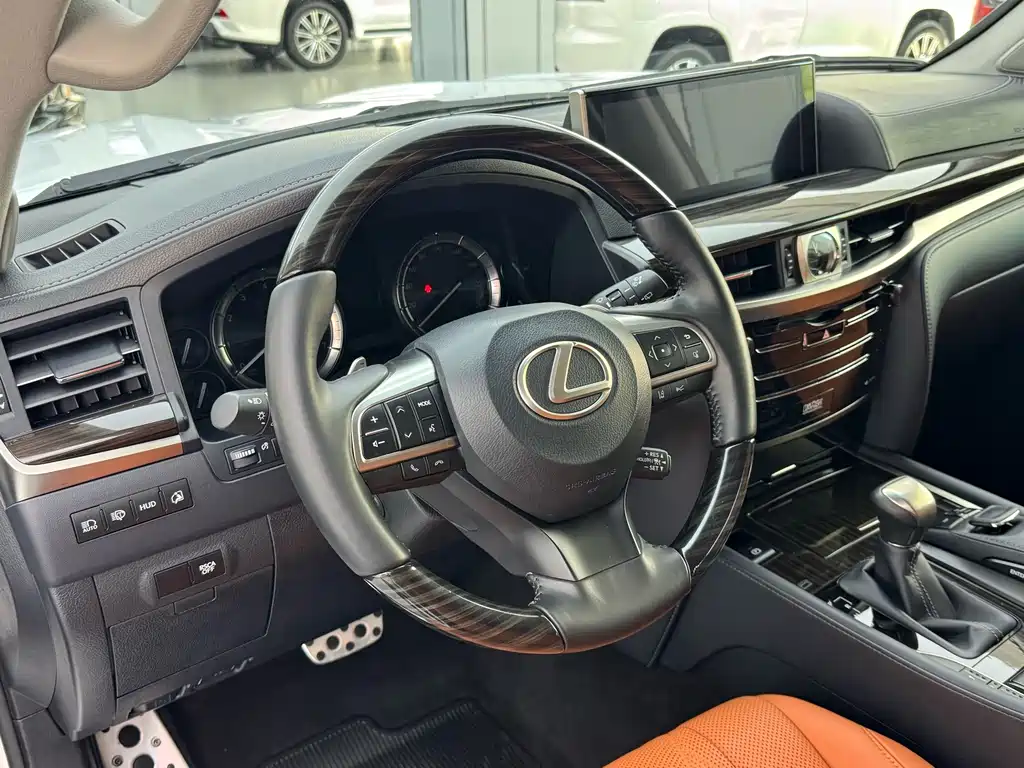Lexus LX — миниатюра 6