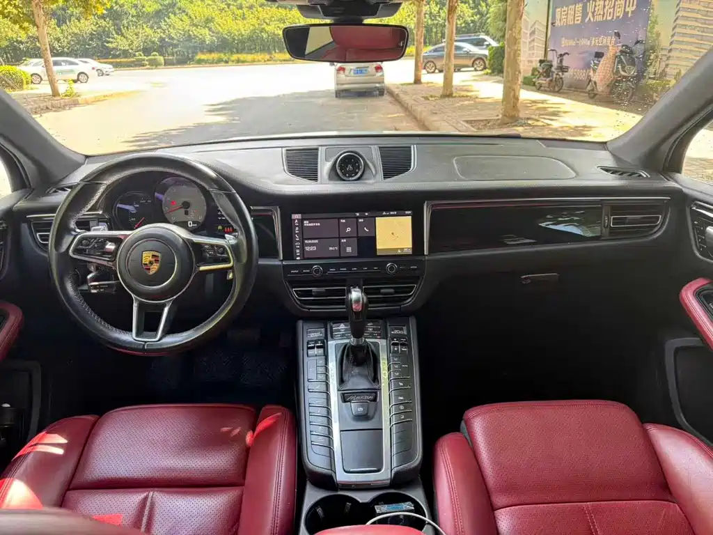 Porsche Macan — миниатюра 3