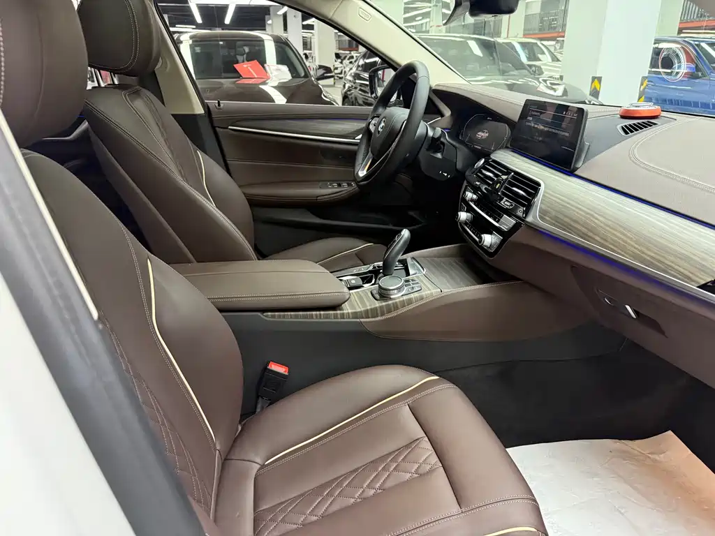 BMW 5 Series New Energy — миниатюра 21