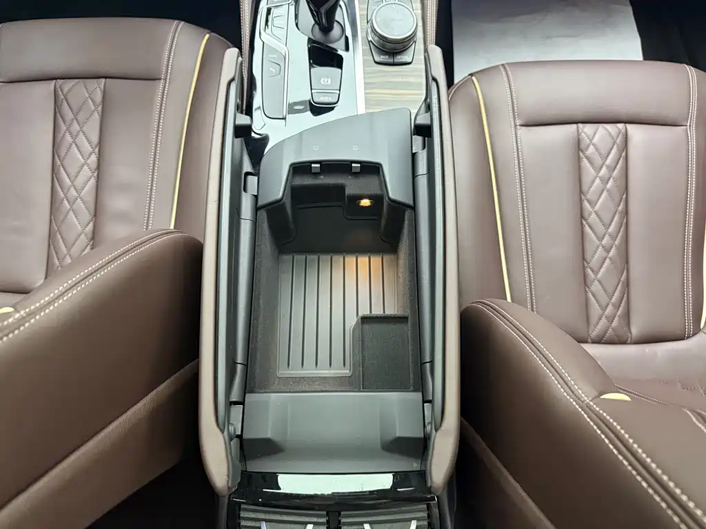 BMW 5 Series New Energy — миниатюра 13