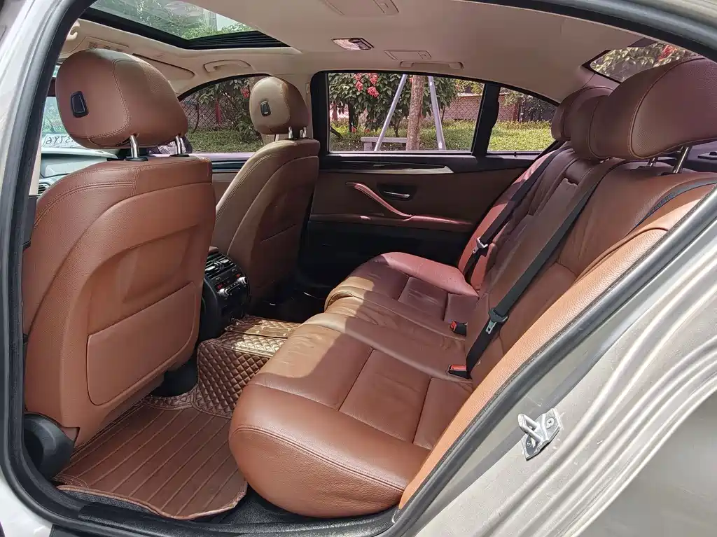 BMW 5 Series — миниатюра 10