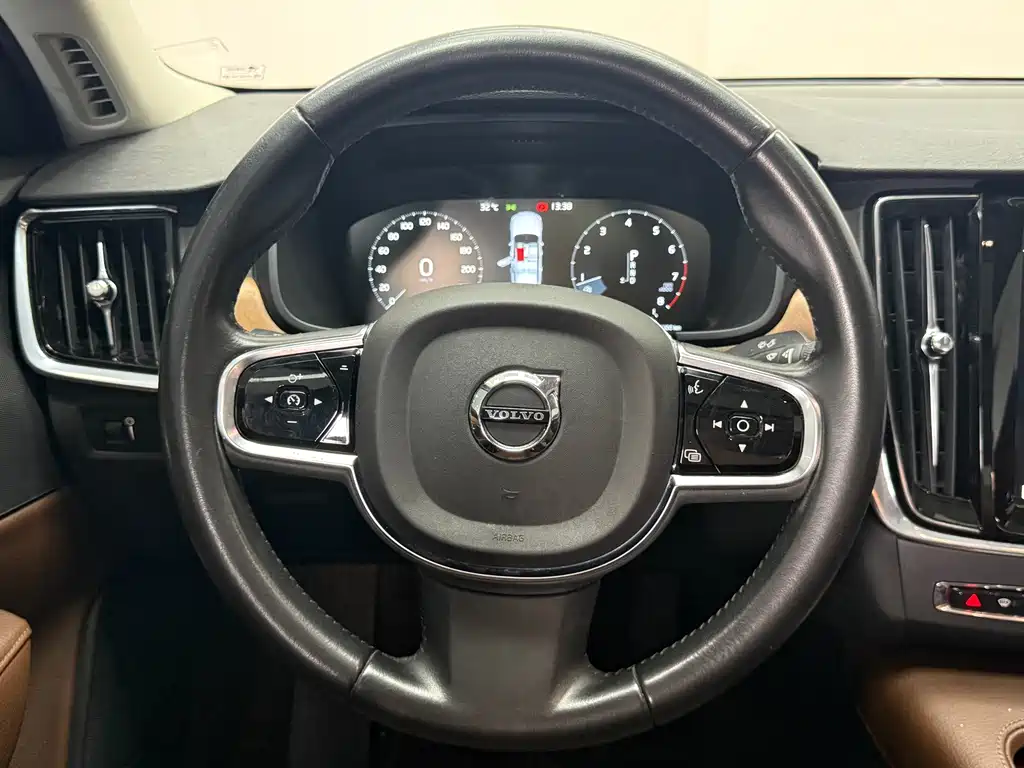 Volvo S90 — миниатюра 10