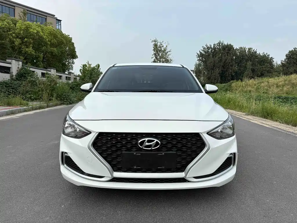 Hyundai Elantra — миниатюра 2