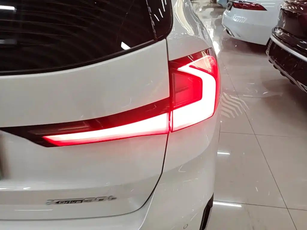 BMW iX1 — миниатюра 8