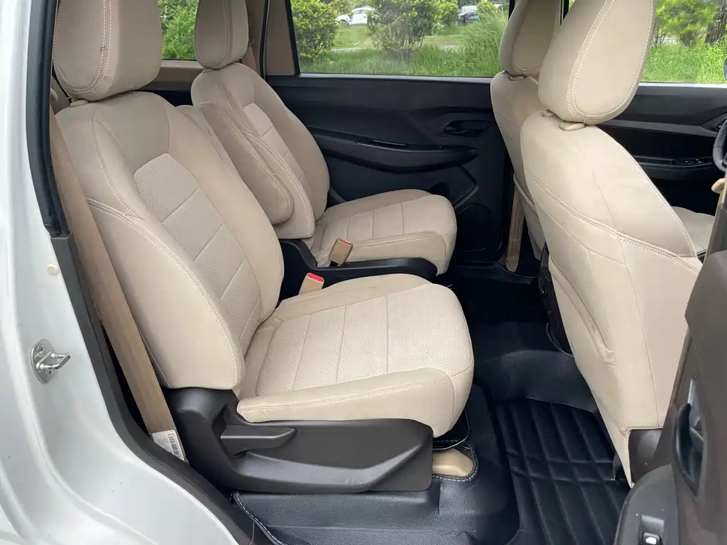 Wuling Hongguang — миниатюра 16