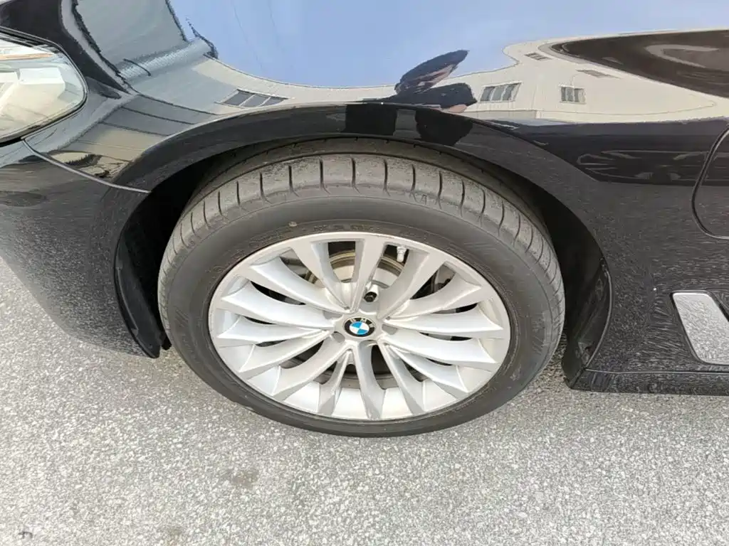 BMW 5 Series New Energy — миниатюра 23