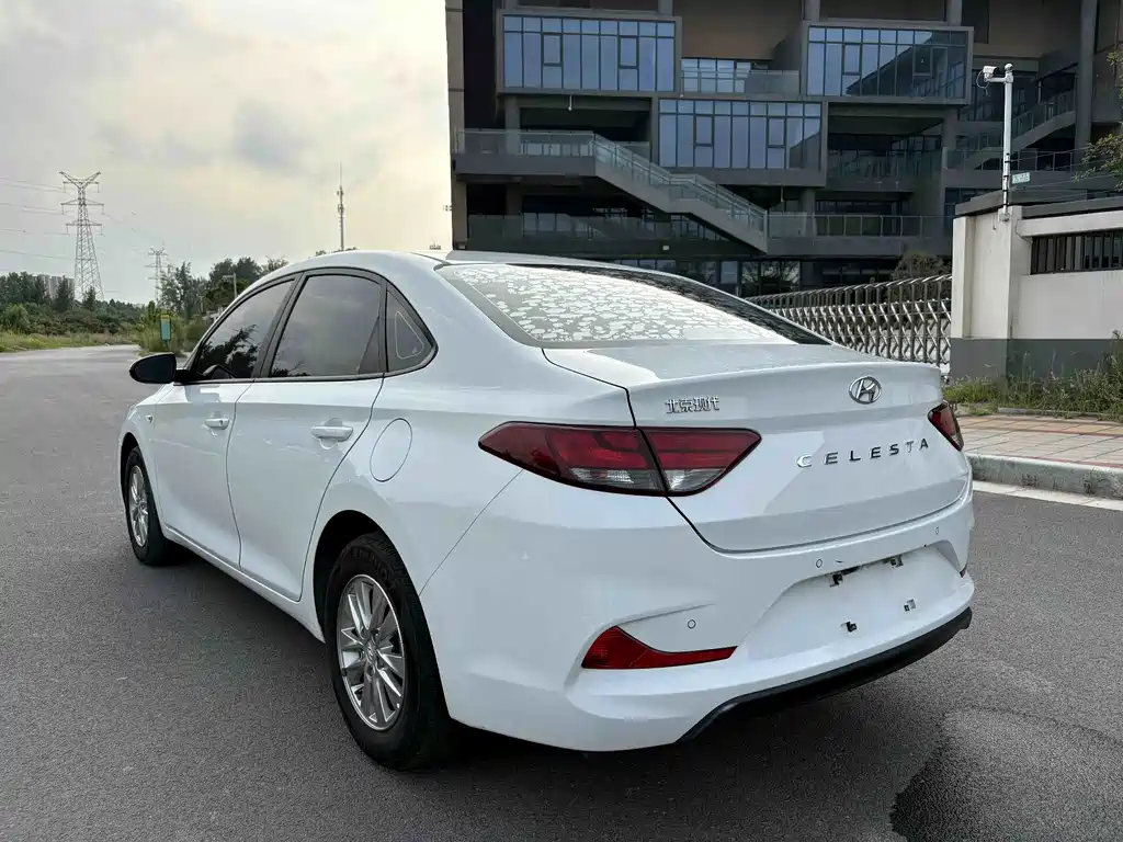 Hyundai Elantra — миниатюра 7