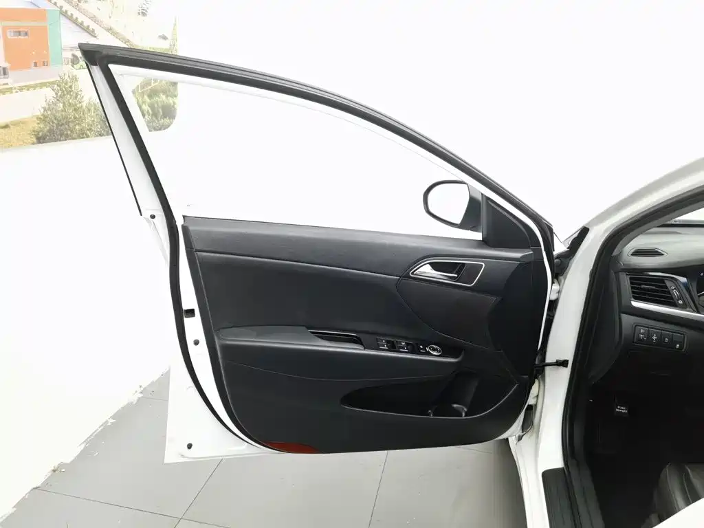 Hyundai Mistra 2017 1.8L AT GLS V