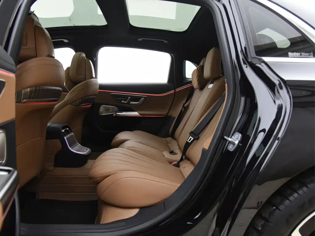 Mercedes-Benz E-Class — миниатюра 9